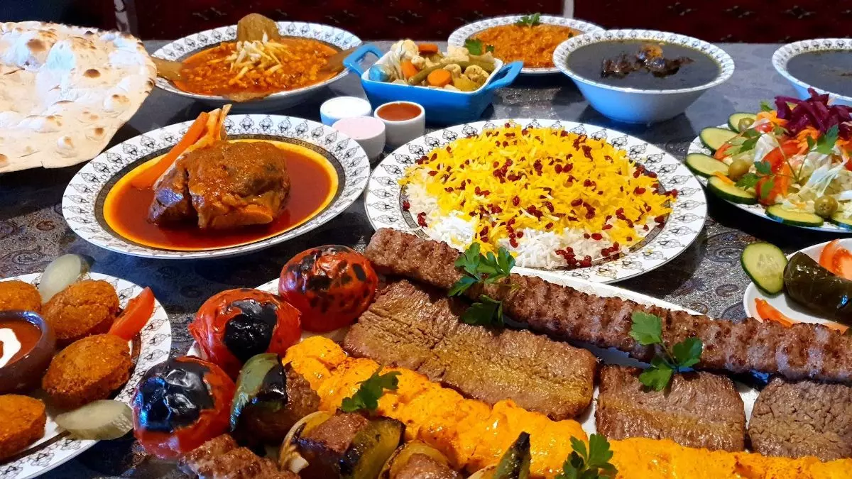 ویژگیهای  کافه رستوران کدبانو در بندرانزلی